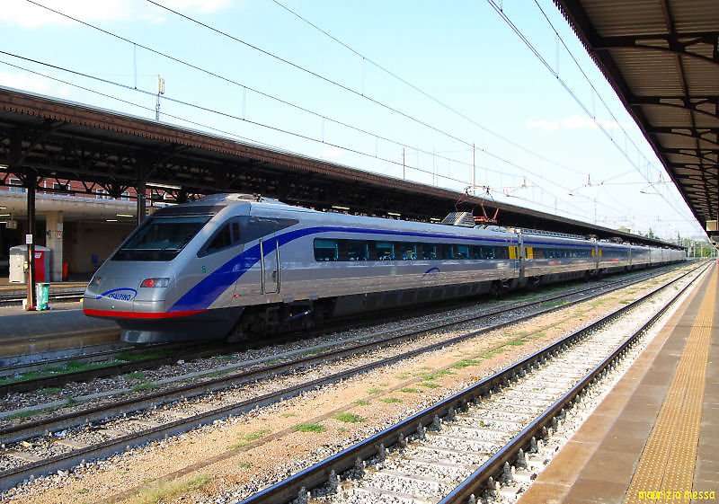 Cisalpino ETR470 5 - CIS155 - in Verona P.N. on the 12th of August in 2008. After the train n 4, now even the 5 received the new livery