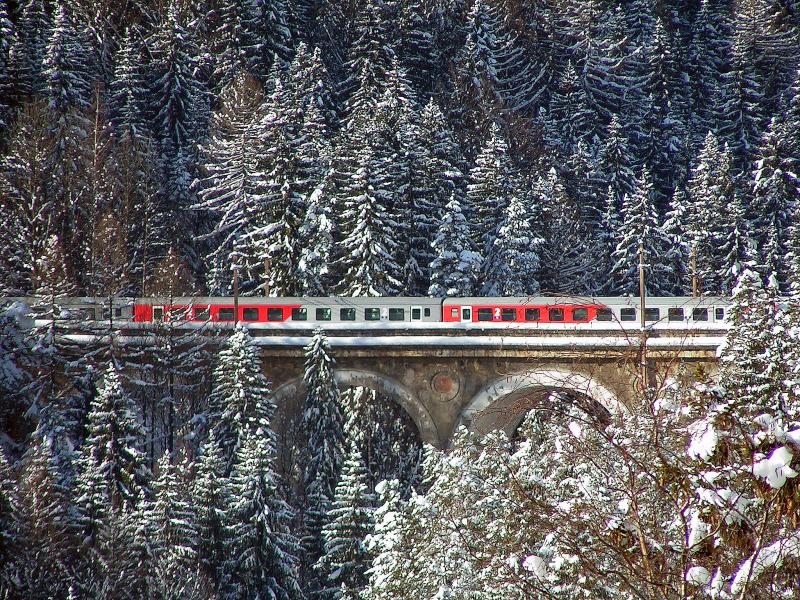 CityShuttle am 5.2.2005 auf dem h�chsten Bauwerk der Semmeringstrecke der  Kalten Rinne)