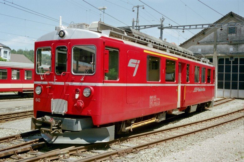 CJ 1000 mm ..ABef 4/4  642 (Ex RhB).. im Bahnhof von Saignelgier am 24.06.2006