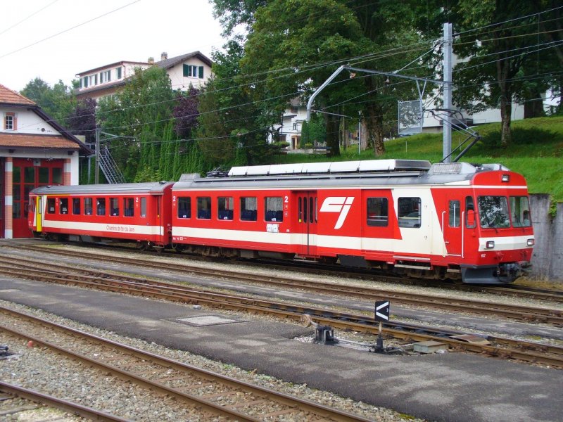 CJ - Pendelzug mit Triebwagen BDe 4/4 612 und Steuerwagen ABt 712 im Bahnhofsareal von Tramelan am 07.09.2007