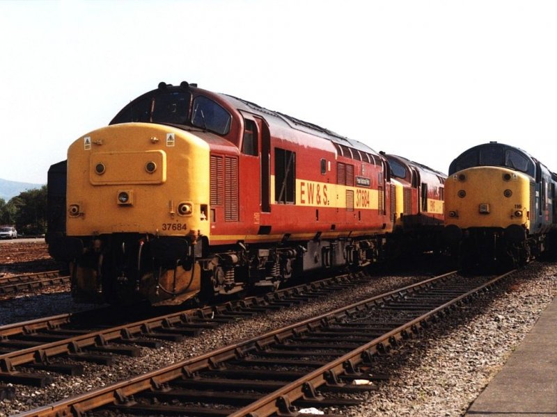 Class 37 (37684 und 37411) auf Bahnbetriebswerke Fort William am 31-07-1999. Bild und scan: Date Jan de Vries.