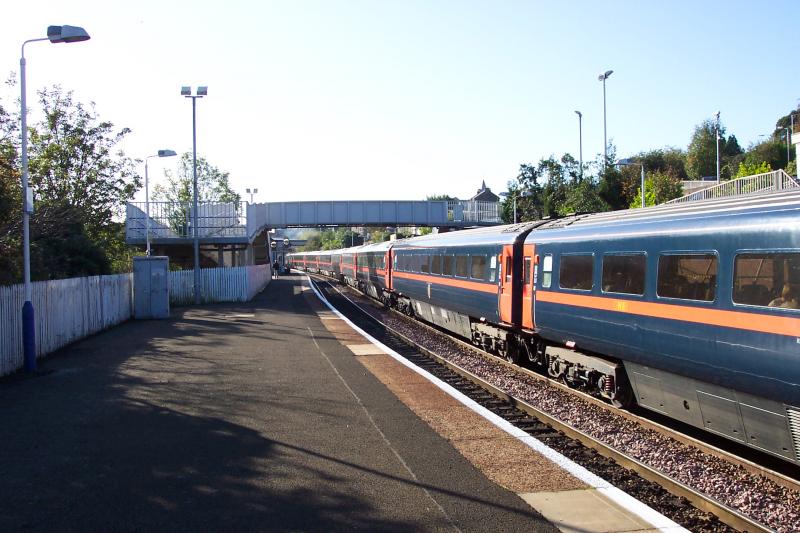 Class 43 - High-Speed Zug der GNER. Dieser Zug verbindet London mit Schottland auf den Routen London - Glasgow/Inverness/Aberdeen.
Dieser Zug hlt gerade in Inverkeithing auf dem Weg nach Aberdeen.