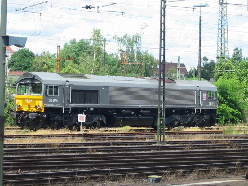 Class 66 DE 674 der HGK ist am 5.7.2005 in Worms Hbf abgestellt.