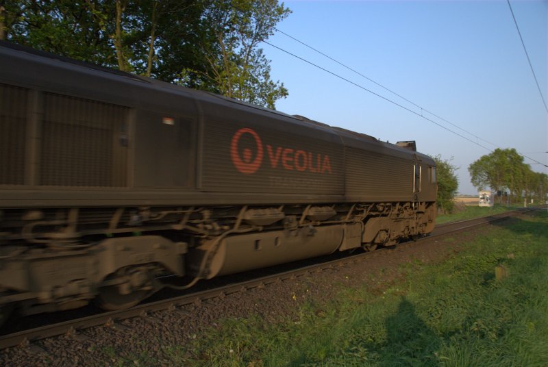Class 66 von Veolia/MRCE von Dlken kommend nach Venlo(NL)bei Boisheim 