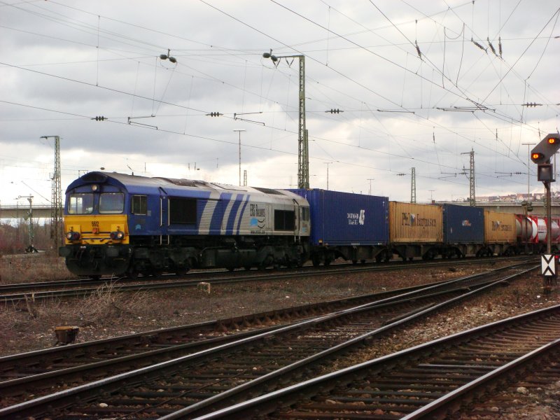 Class 6612 der ERS brummt mit einem GZ bei Weil am Rhein vorbei am 17.01.2008