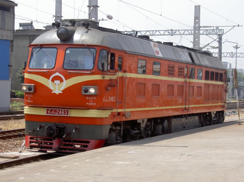 CN Diesellok DF4 2463 am 05.08.2006 in Hangzhou.
