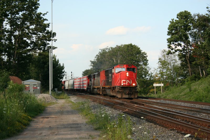 CN SD75I Class GF-643 5703, CN EF-638b 5525 und GF-430a 9449 vor Gterzug bei Hamilton,ON am 28.7.2009.