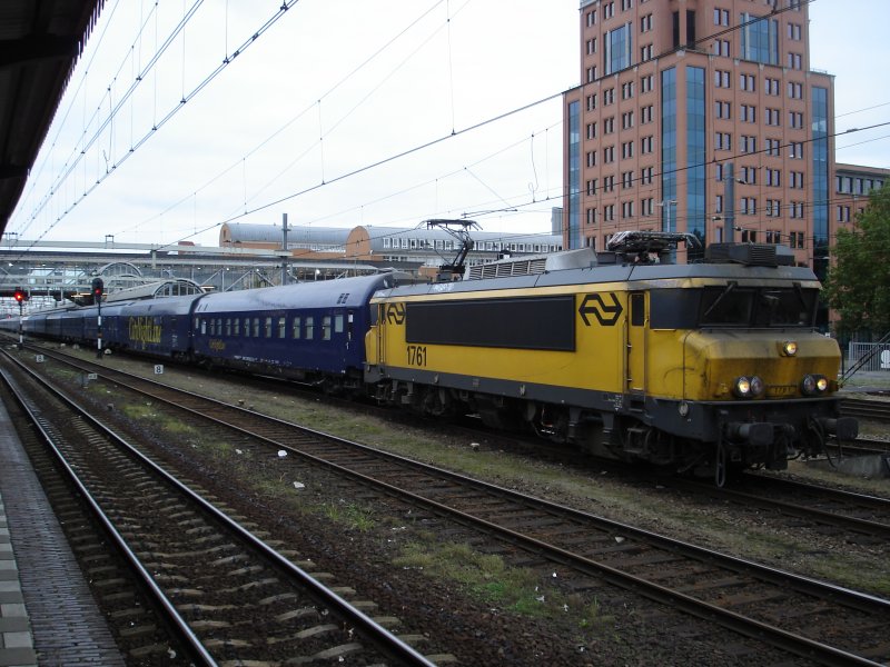 CNL 318 wird wegen bauarbeiten umgeleitet uber 's-Hertogenbosch am 13-10-2007.
