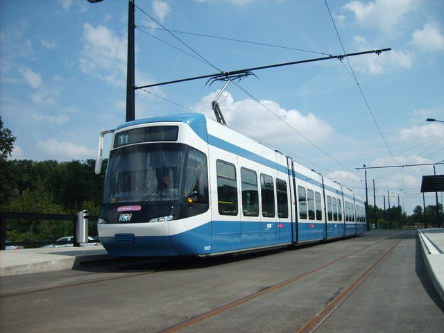 Cobra 3007 als Linie 11 auf die Endhaltestelle Auzelg.