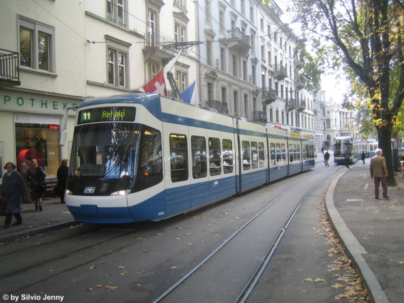 Cobra 3050 am 17.10.08 als Linie 11 zur Rehalp beim Bhf. Stadelhofen