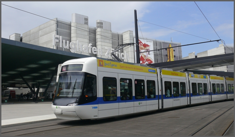 Cobra 3068 der neuen Glatttallinie in Zrich Flughafen. (24.06.2009)