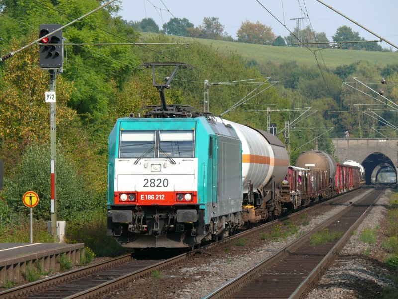 Cobra-Lok 2820 auf dem Weg von Kln-Gremberg nach Aachen-West. Hier aufgenommen am 19/09/2009 in Eilendorf.