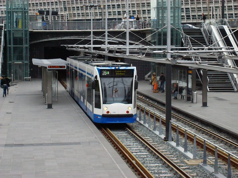 Combino 2130 auf der Linie 26 am 13.04.06 am Rietlandpark.