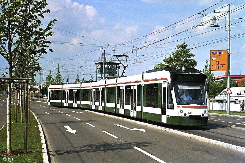 Combino 836 verlsst die Endstelle Augsburg Nord (27. August 2001)