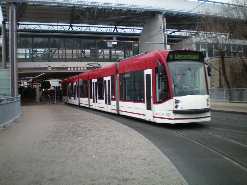 Combino der Linie 4(EVAG) mit dem Ziel Wiesenhgel.Januar 09 Erfurt