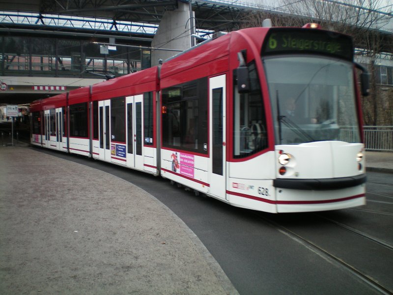 Combino der Linie 5 mit dem Fahrtziel Steigerstrae.Januar 09 Erfurt