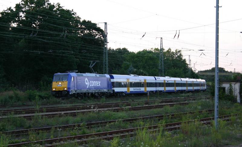 Connex 146 519-4 mit Wendezug f�r die NOB

Dessau Hbf, 26.07.05, 20.39 Uhr
