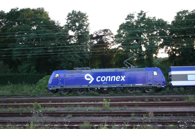 Connex 146 519-4 mit Wendezug fr die NOB

Dessau Hbf, 26.07.05, 20.39 Uhr