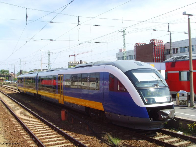 Connex in Cottbus am 05.05.2007 - in den Scheiben spiegelt sich eine 143