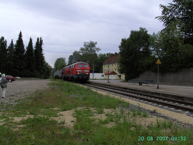 Container-Zug am Haltepunkt Burgkirchen (Alz)