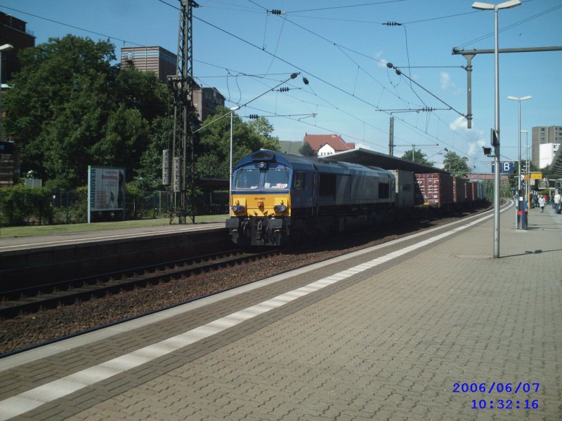 Containerzug von Rotterdam nach Prag im Peiner
Bahnhof