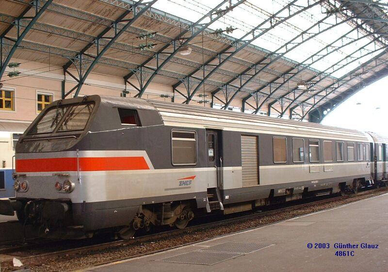 Corail-Steuerwagen am 11.05.2003 im Bahnhof Le Havre.