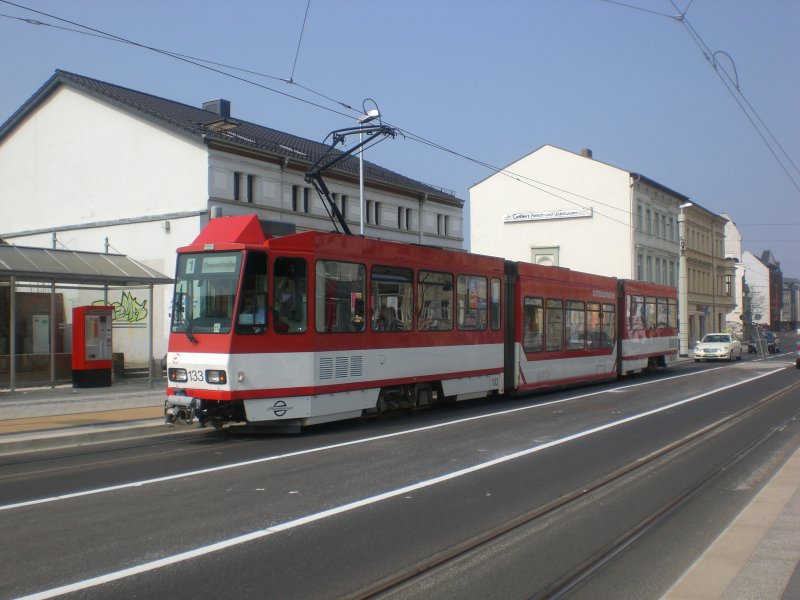 Cottbus: Stra�enbahnlinie 1 nach Thiemstra�e an der Haltestelle Marienstra�e/Busbahnhof.