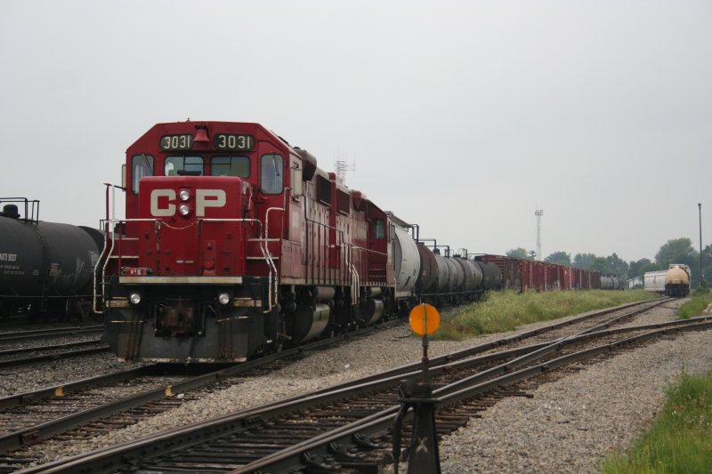 CP(Canadian Pacific) GP38-2 3031 und 3135 am 9.8.2009 in Smiths Falls. 
