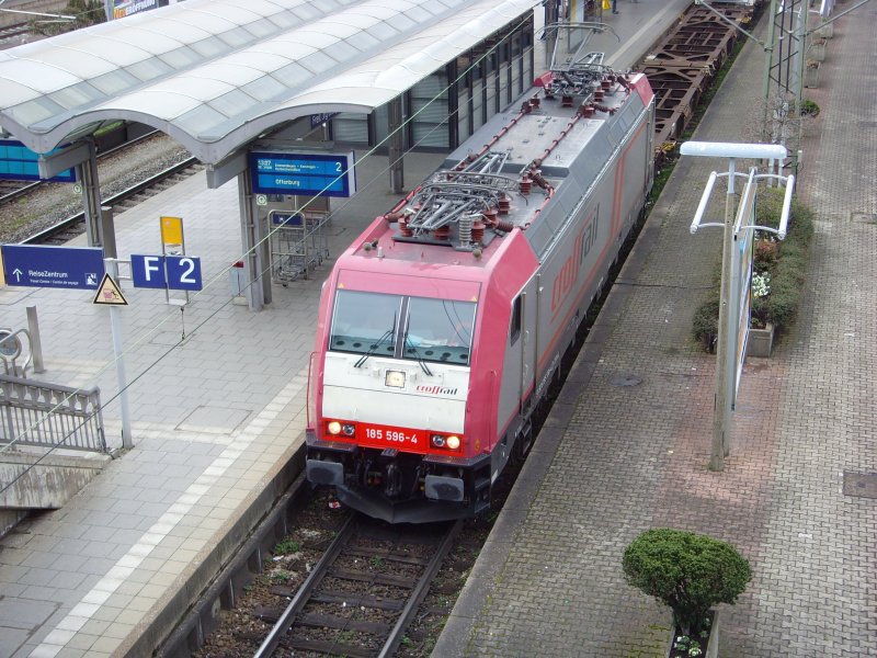Crossrail 185 596-4 hlt unfreiwillig auf Gleis 2 in Freiburg Hbf. 29.03.09