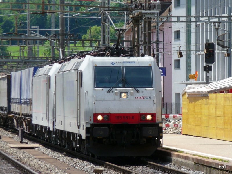 Crossrail - Gterzug mit den Loks 185 581 + 185 579 bei der Durchfahrt im Bahnhof von Olten am 07.06.2009