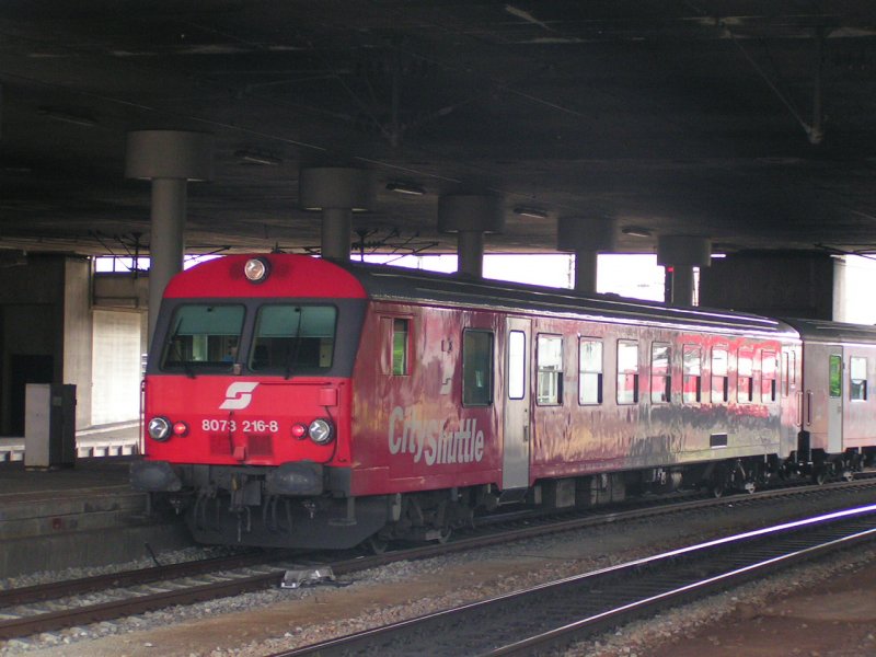 CS-Steuerwagen_8073216-8 bildet den Zugschlu des R5917; Ausfahrt Passau Hbf. 070623