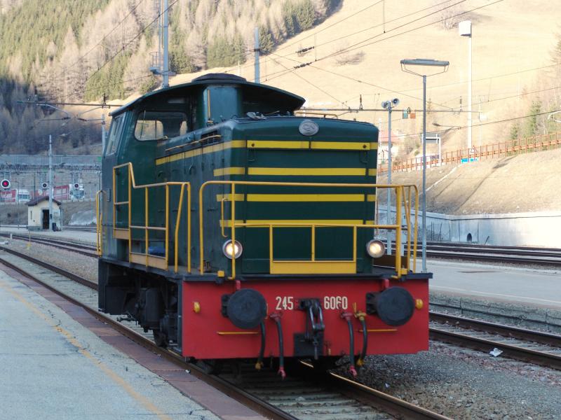 D 245 6060 am 2.4.05 im Bahnhof Brenner