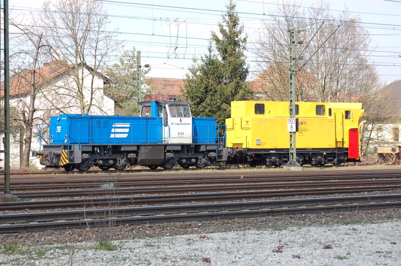 D03 der  regentalcargo  abgestellt in Lichtenfels vor dem nicht gebrauchten Schneeplug im Winter  2006/07 08.04.07 