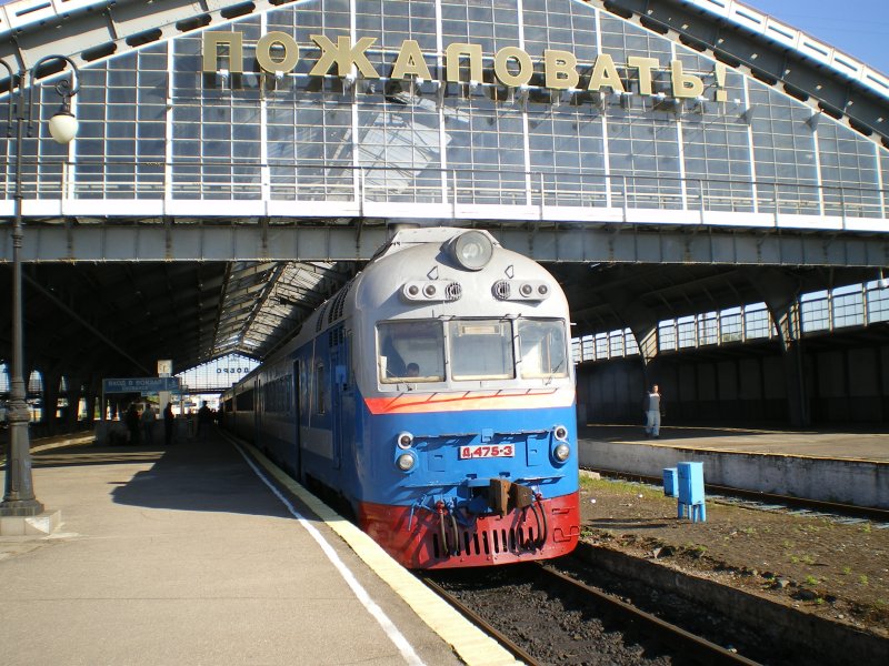D1 475 als Personenzug 6318 am 12.5.09 in Kaliningrad vor der Abfahrt nach Bagratinowsk