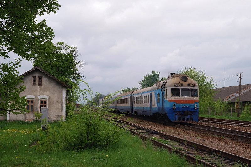 D1 - 537 mit dem 6463 in Zabolotiv (02.05.2008)