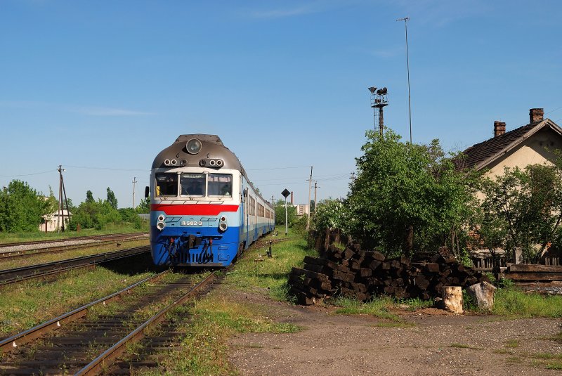 D1 - 582 mit dem 804 in Beregovo (07.05.2008)