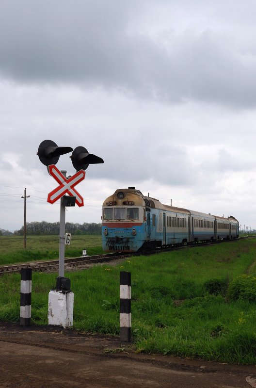 D1 - 607 mit dem 6464 bei Matiivci (02.05.2008)