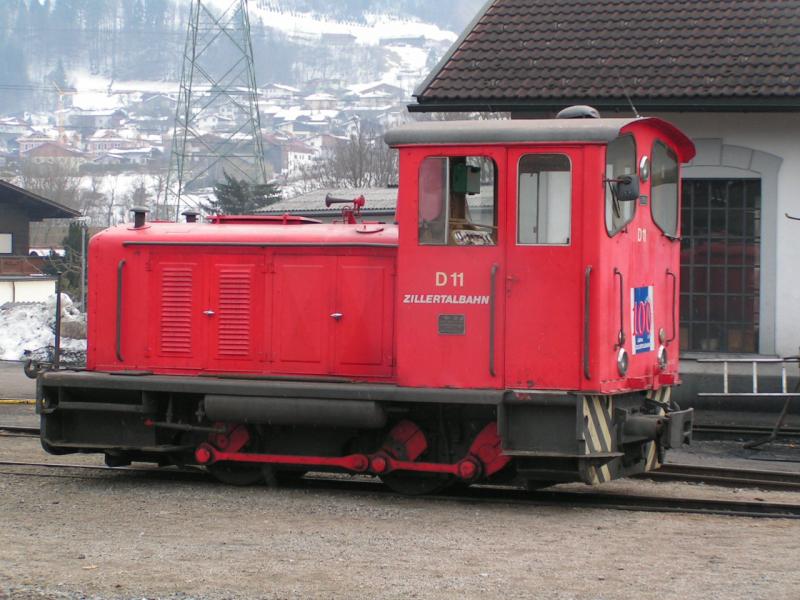 D11 wartet auf die nchsten Einstze; Bhf. Jenbach 2006-03-22
