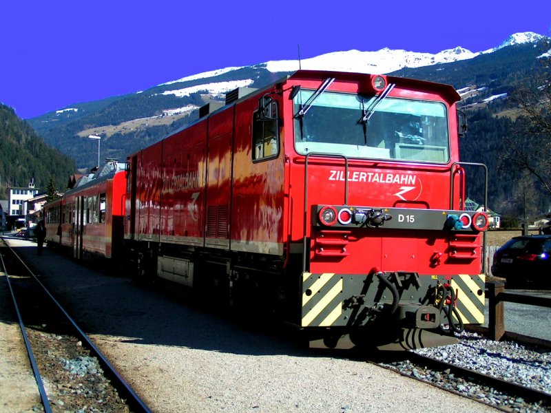 D15 als  Schiebelok  f�r einen Personenzug, Bhf. Zell/Ziller;  080220
