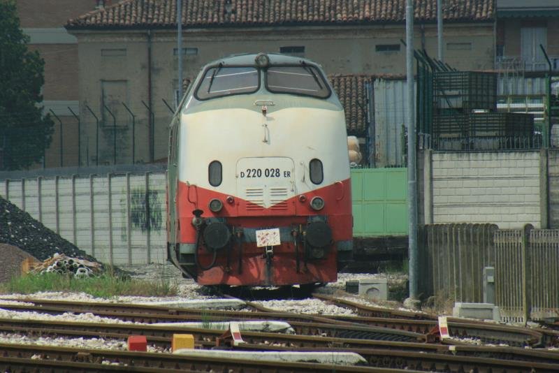 D220 028 der Ferrovie Emilia Romagna in Gustalla; 15.05.2009