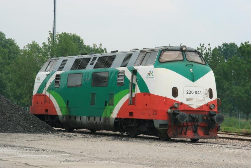 D220 041 der Ferrovie Emilia Romagna in Gustalla; 15.05.2009