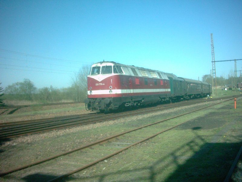 Da am 14.04.07 die Waldbrandstufe 4 herrschte fuhr der Mondschein- Sonderzug des SEM Chemnitz-Hilbersdorf mit 118(228)770