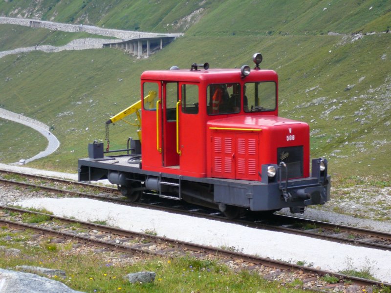 Da im Furka Scheiteltunnel keine Zahnstange wird diese Diesellok als hilfe an den Zug gehngt