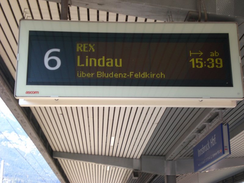 Da haben wir es Gelb auf - hh welche Farbe hat eigentlich der Hintergrund???
Zugzielanzeiger auf Gleis 6 fr REX 1878 nach Lindau ber Bludenz, Feldkirch.
28.9.2008 Innsbruck Hbf