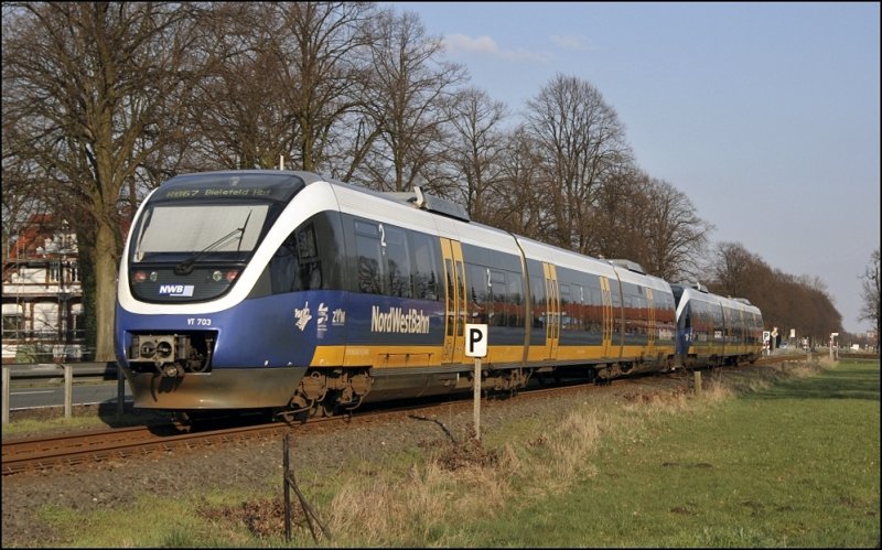 Da ich vom 30.03.2009 bis 04.04.2009 Lehrgang in Warendorf hatte und diesmal der Privatwagen mitgenommen wurde, konnte an jedem Abend einige Aufahmen rund um Warendorf angefertigt werden. VT703 und ein weiterer VT sind kurz vor Warendorf als RB67 (NWB81556) DER WARENDORFER , Mnster(Westf)Hbf - Bielefeld Hbf, unterwges. Der Triebwagen am Zugschluss, in diesem Fall VT703, verkehrt nur bis Rheda-Wiedenbrck. (30.03.2009)
