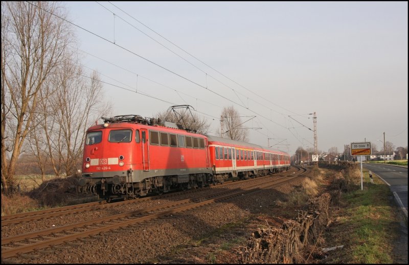 Da zum Fahrplanwechsel die Eurobahn den Verkehr nach Soest und Mnster(Westf) bernommen hat, wurden 01.12.2008 einige Aufnahmen zwischen Dortmund-Slde und Aplerbeck gemacht. 110 426 (9180 6110 426-4 D-DB) ist mit einer RB59  HELLWEGBAHN  nach Dortmund Hbf unterwegs. 
