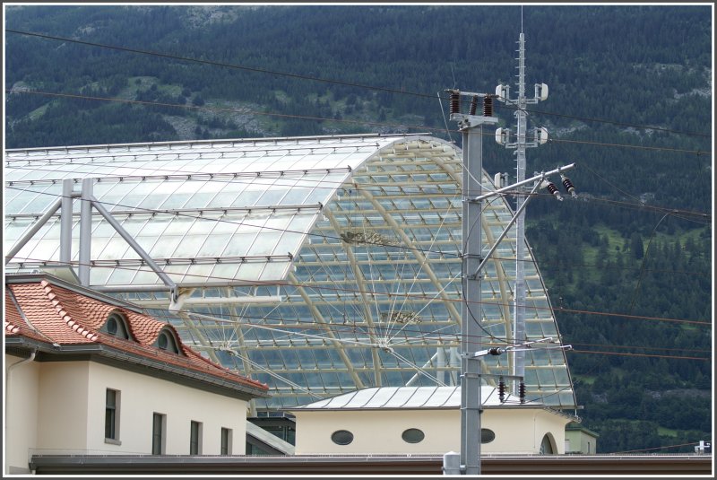Dach der Busstation (Postauto) ber den Geleisen des Bahnhofes Chur. (04.07.2007)