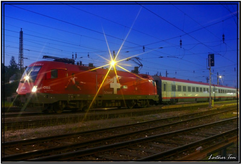 Dmmerstimmung in Zeltweg ! EM Taurus 1116 075 Schweiz mit Zug EC 631 Alpen Adria Universitt im Bahnhof Zeltweg. 
16.09.2007