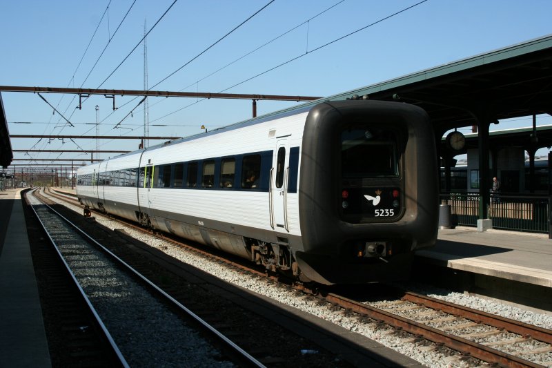 Dnischer IC3 (MF) 5235/5035  Harald Bltand  am 20.4.2008 in Odense.