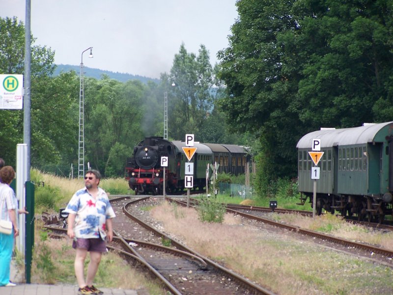 Dampfbahn Frnkische Schweiz, 25. Juni 2006. Die 64491 der DFS nhert sich dem Endbahnhof Ebermannstadt.